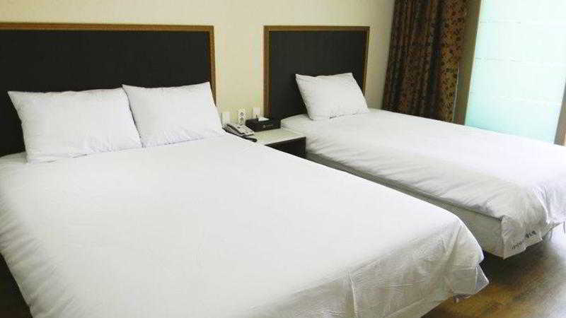 Sims Hotel Jeju Exterior foto