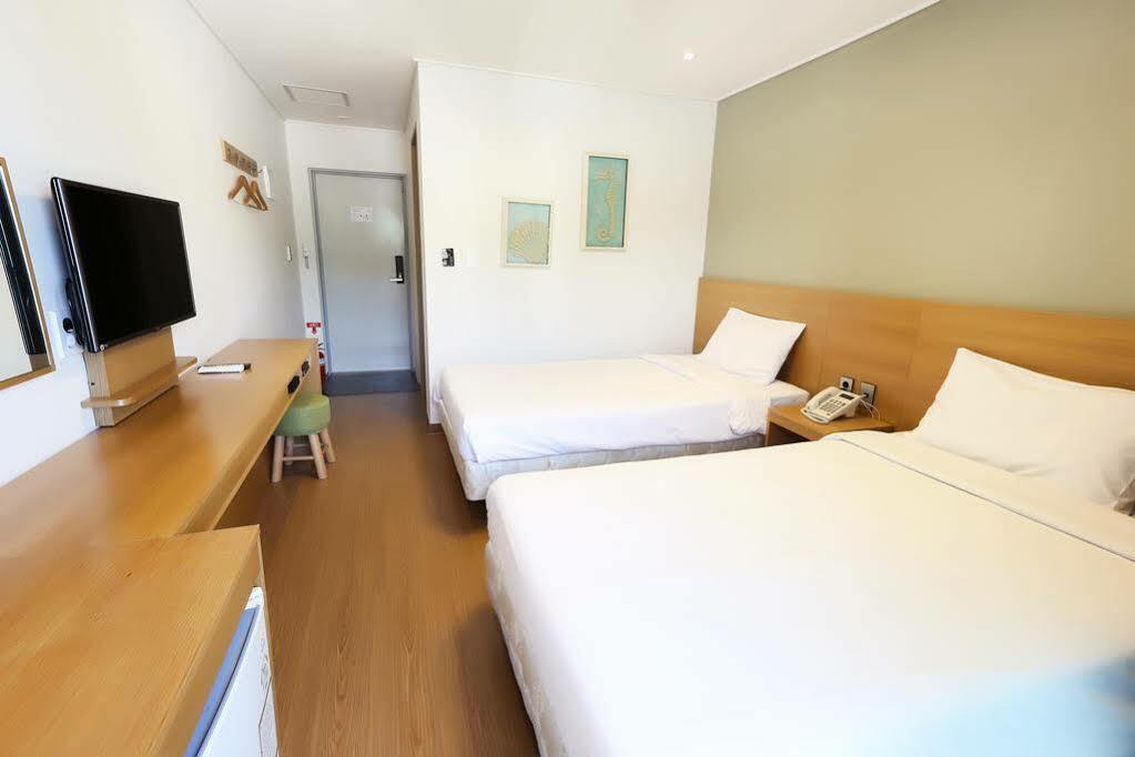 Sims Hotel Jeju Exterior foto