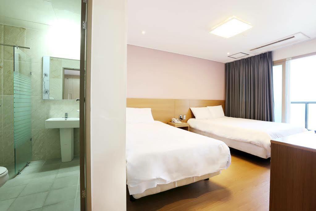 Sims Hotel Jeju Exterior foto