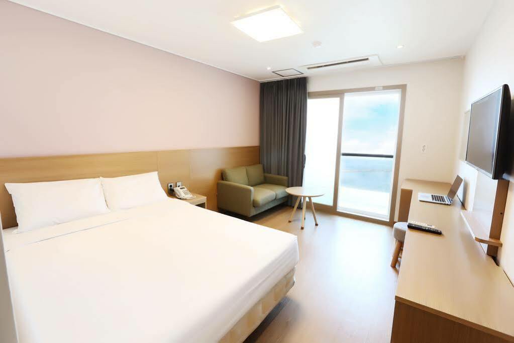 Sims Hotel Jeju Exterior foto
