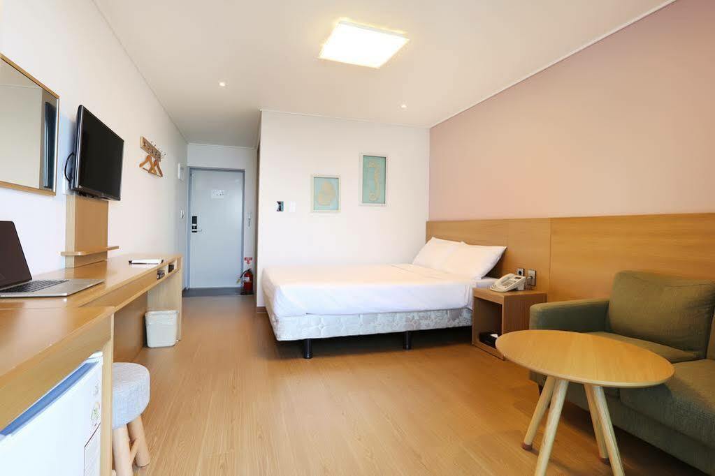 Sims Hotel Jeju Exterior foto